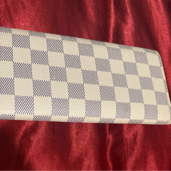 Luis Vuitton Damier Azur Emilie Wallet - Picture 3 of 10
